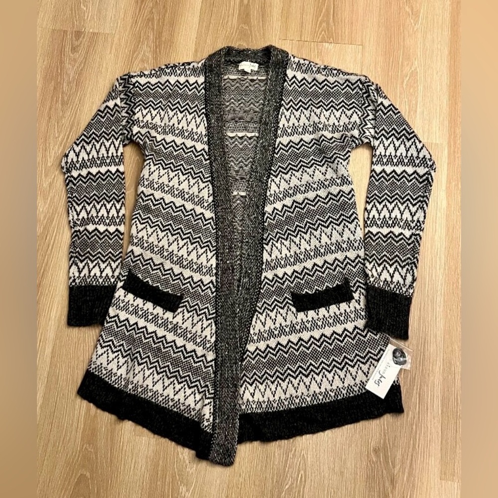 NWT Maison Jules Black and White Chevron Cardigan